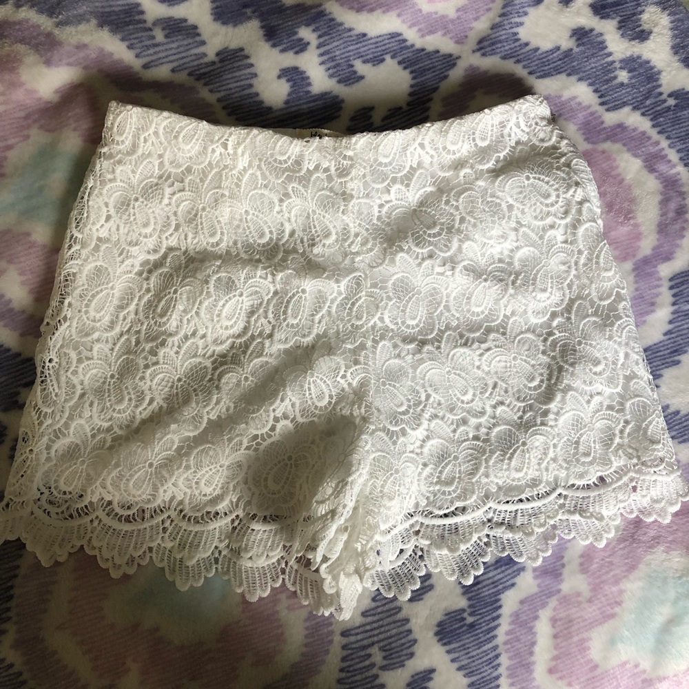White lace high waisted shorts